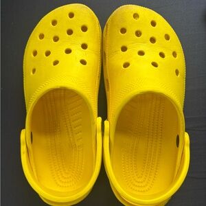 CROCS Yellow Sandals with Ventilation and Pivoting Heel Strap